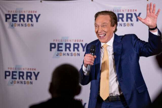 Empresário Perry Johnson anuncia candidatura presidencial nos EUA