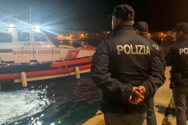 Guarda costeira italiana resgata 38 imigrantes após naufrágio em Lampedusa