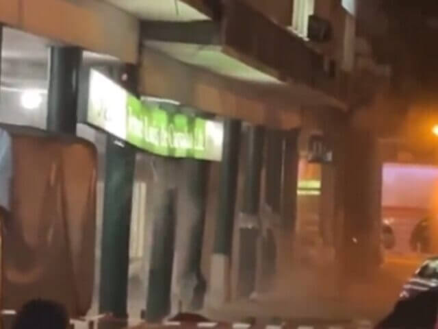 Prédio de seis andares em 'iminente risco de colapso' desaba em Luanda