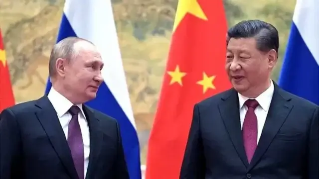 Presidente chinês reúne-se com Vladimir Putin em Moscovo