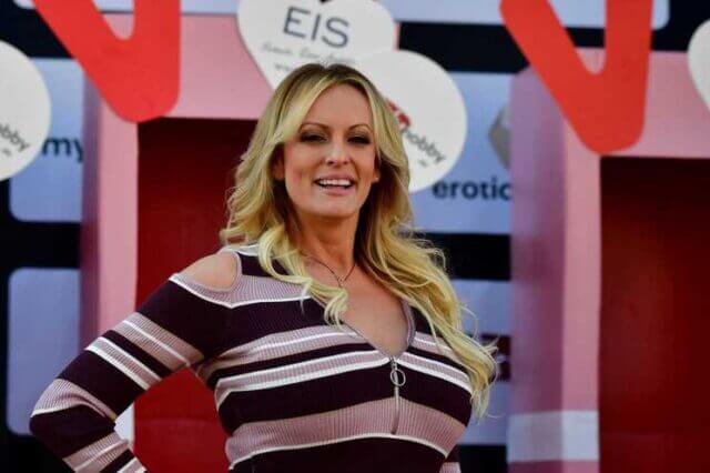 Stormy Daniels "orgulhosa" de ver Trump na Justiça