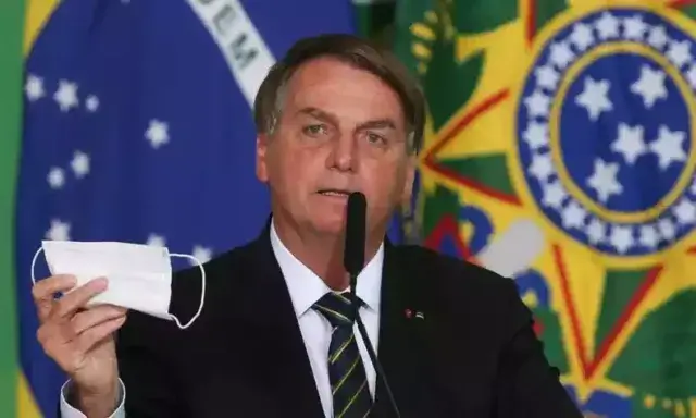 Bolsonaro pede desculpa por desinformação sobre vacinas da Covid