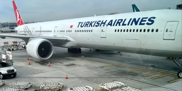 Criança de 11 anos morre após perder a consciência em voo rumo a NY