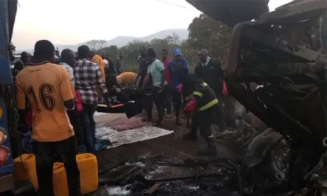 Acidente de viação mata 20 pessoas e fere outras três em Manica