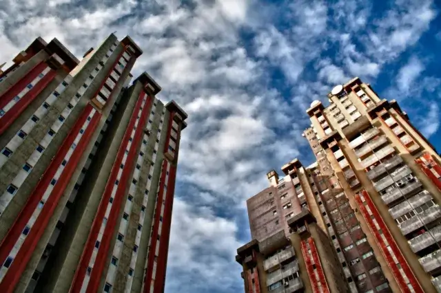 Homem morre após queda do 15.º andar nas Torres Vermelhas