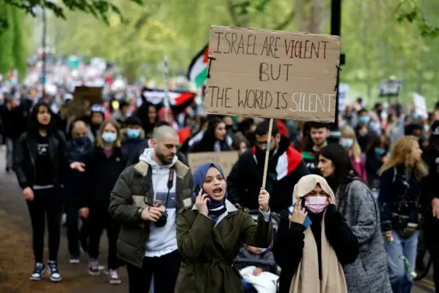 Milhares de pessoas participam em marcha pró-Palestina