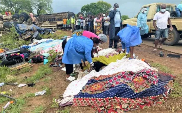 Treze mortos e dez feridos num acidente na província da Zambézia