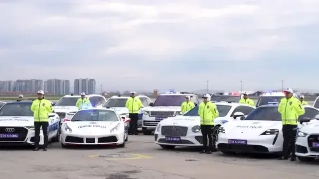 Polícia turca usa carros de luxo apreendidos a traficantes para patrulhas