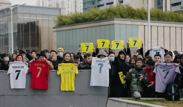 Adeptos chineses invadem hotel do Al Nassr após adiamento de jogos devido à lesão de Ronaldo