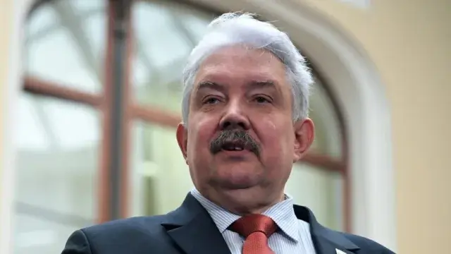 Baburin apoia Putin, deixando oposição russa mais dividida