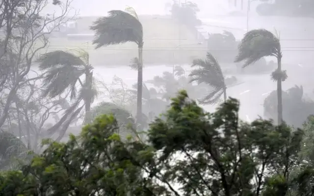 Ciclone Kirrily ameaça nordeste da Austrália com ventos de 160 km-h