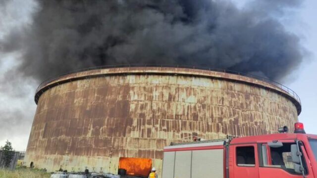 Chamas consomem terminal da PETROMOC na Matola