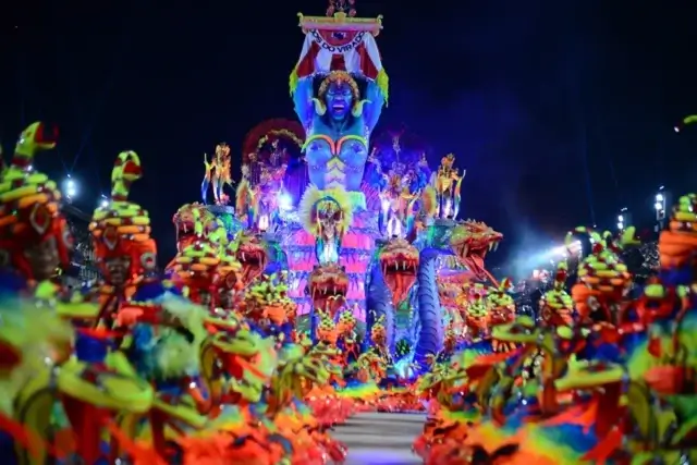 Escola de samba Viradouro conquista o título no Carnaval do Rio de Janeiro