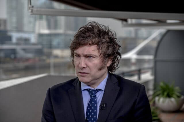 Colômbia expulsa diplomatas argentinos após comentários polêmicos de Milei