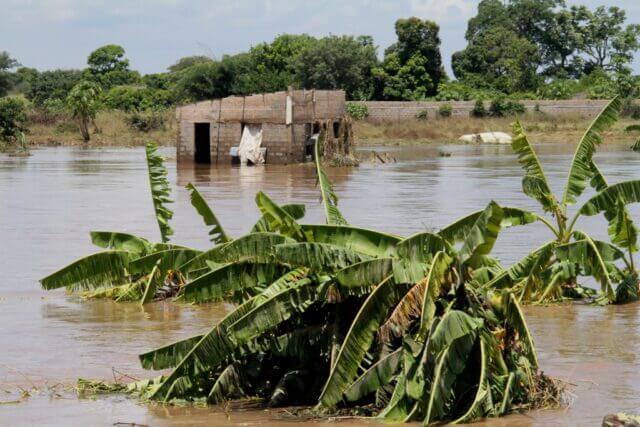 Famílias recusam-se a sair de zonas de risco de inundações