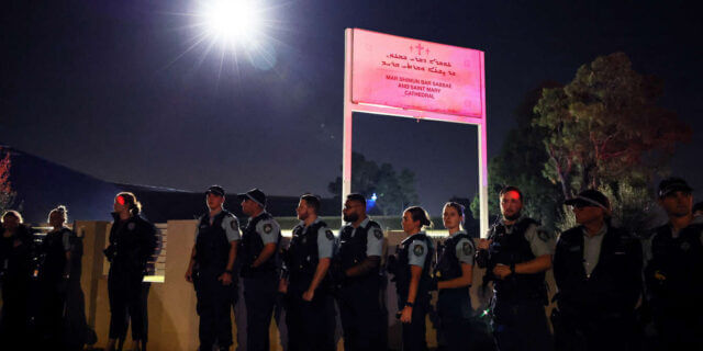 Incidente de esfaqueamento deixa quatro feridos numa igreja em Sydney