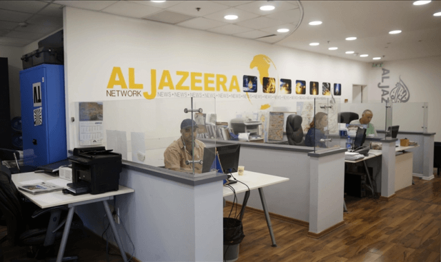 Parlamento israelense aprova lei para fechar canal de TV Al Jazeera