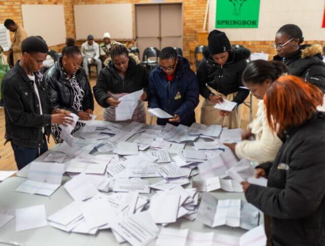 África do Sul inicia contagem de votos