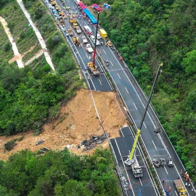 Autoestrada desaba no sul da China, causando dezenas de mortos