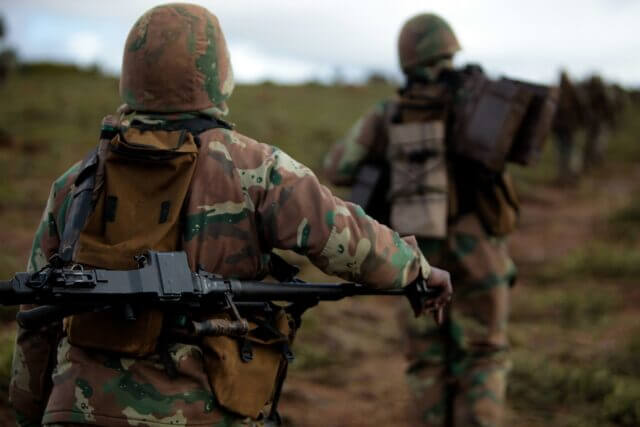 Forças Armadas de Moçambique enfrentam terroristas em confronto directo desde a madrugada