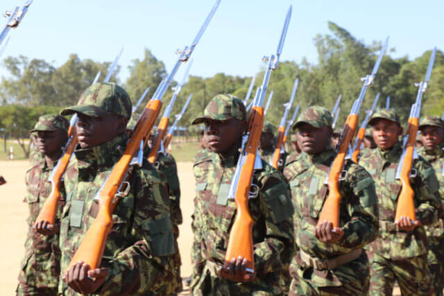 Ministro da Defesa exige coragem dos fuzileiros navais para garantir segurança nacional