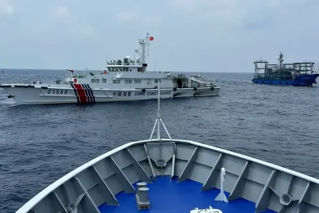 Navio filipino colide com navio chinês em mar do sul da China