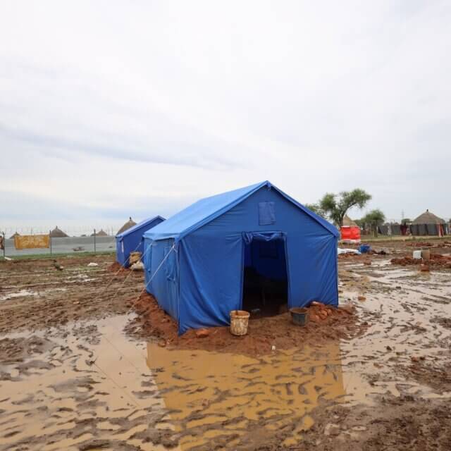 Destruição de mil tendas em campos de deslocados no Sudão aumenta emergência humanitária