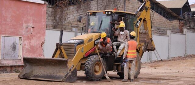Trabalhadores angolanos sofrem abusos em empresas chinesas