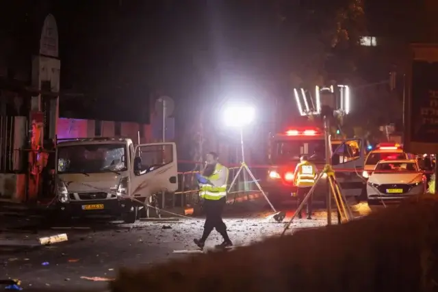 Explosão de camião-bomba em Telavive faz um morto