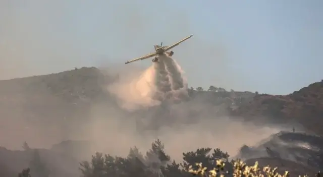 Idoso em morte cerebral após ser atingido por descarga de água de avião