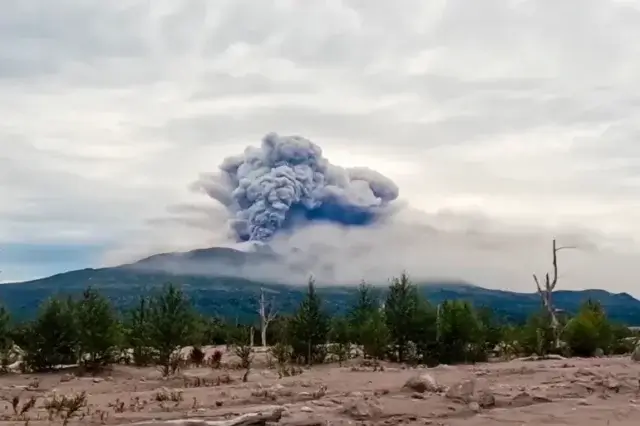 Vulcão Shiveluch entra em erupção após forte terramoto na Rússia