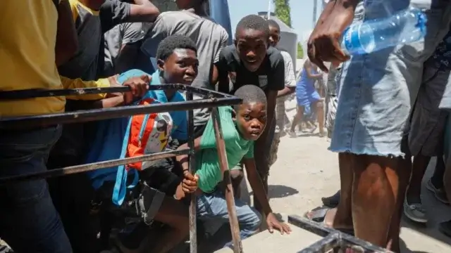 Educação de mais de 100 mil crianças no sul do Haiti ameaçada pela violência