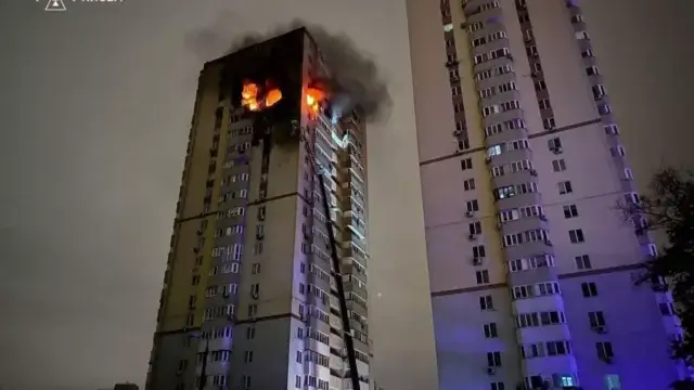 Drone atinge prédio residencial em Kiev, causando morte e feridos