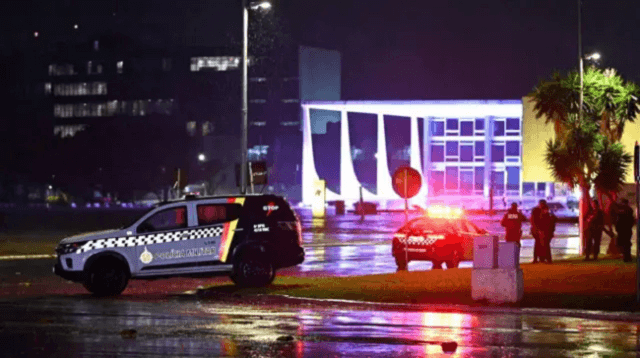 Homem morre após detonar bombas perto do STF em Brasília