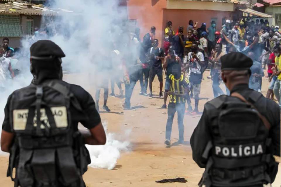 Crise em Angola: Estudantes em Luanda Tentam Protestar Contra Aumento de Propina e Custo de Vida, Mas São Impedidos