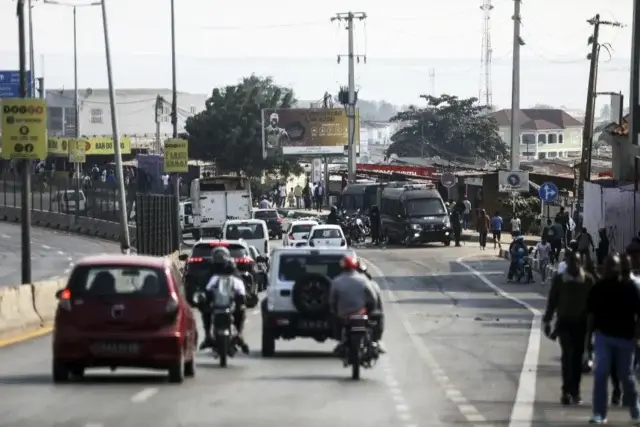 Transportadoras de passageiros em Luanda retomam operações após paralisação devido à insegurança