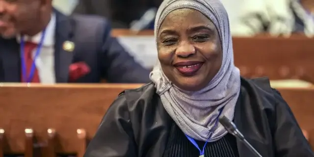 Angola perdoa 50% da dívida de Moçambique