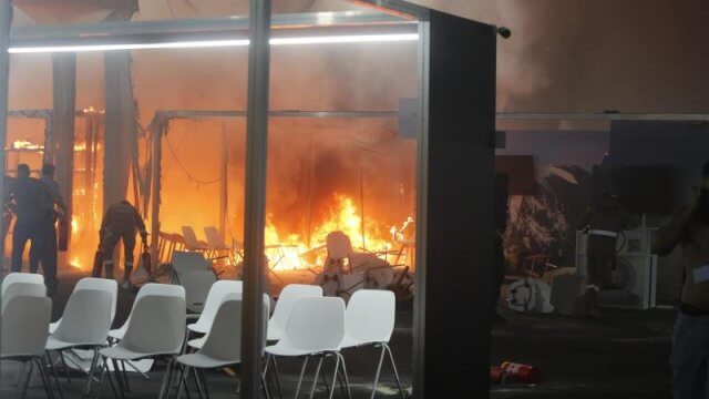 Incêndio na Blue Zone da COP30 força evacuação em Belém