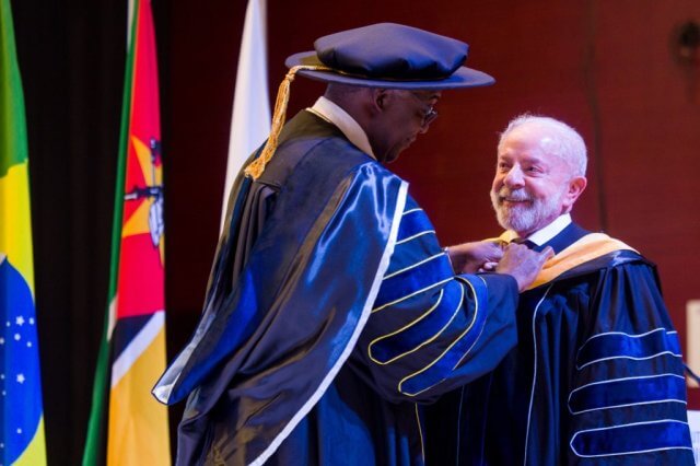Lula é homenageado com título de Doutor Honoris Causa em Moçambique