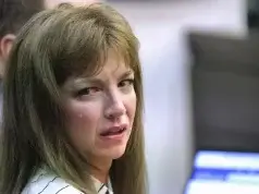 Mulher mata padrasto-marido à facada após relação polémica nos EUA