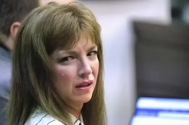 Mulher mata padrasto-marido à facada após relação polémica nos EUA