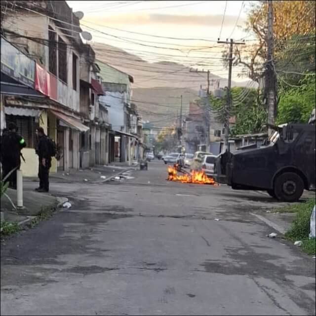 Operação policial na Vila Kennedy resulta em duas mortes e feridos no Rio de Janeiro