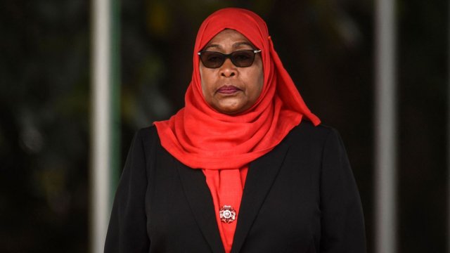 Samia Suluhu Hassan assume presidência da Tanzânia em meio a controvérsias