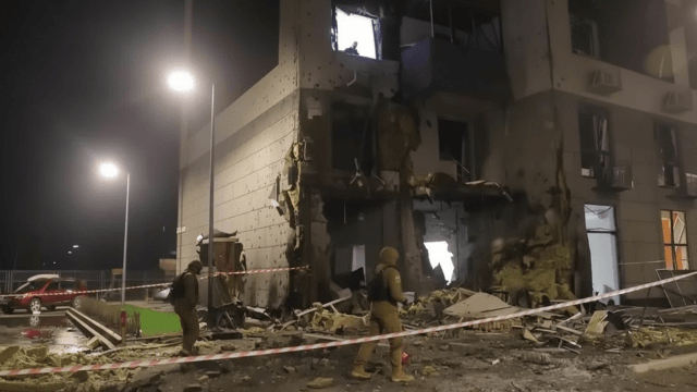 Três mortos e dezenas de feridos em ataque russo de grande escala à Ucrânia