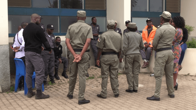 Agente da PRM e funcionário da ANE detidos por vandalismo no Hospital de Xai-Xai