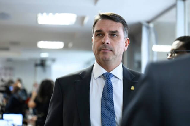 Bolsonaro indica filho mais velho como candidato à presidência