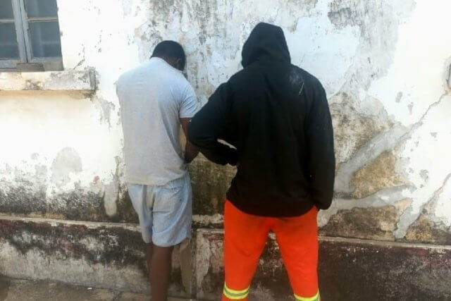 Detidos dois indivíduos por homicídio agravado e desvio de fundos em Nampula