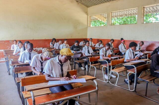 Exames anulados em Novembro voltam a ser realizados esta semana