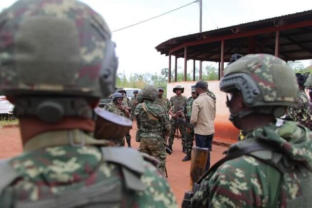 PR exige fim de subsídios para focar em militares na linha de frente