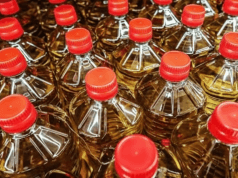 Preços do óleo alimentar disparam e autoridades apertam fiscalização nas festas